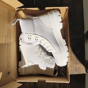 ❌❌❌SOLD❌❌❌ Doc Martens White Combat Boots